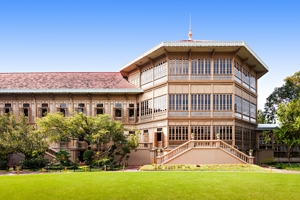 Bangkok Vimanmek Teak Mansion - Image © Depositphotos